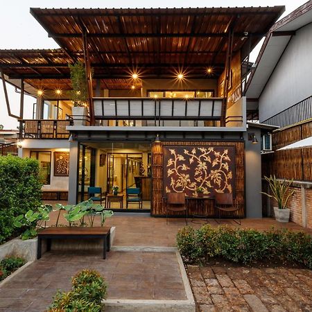 Hostel One Art And Gallery Чиангмай Екстериор снимка