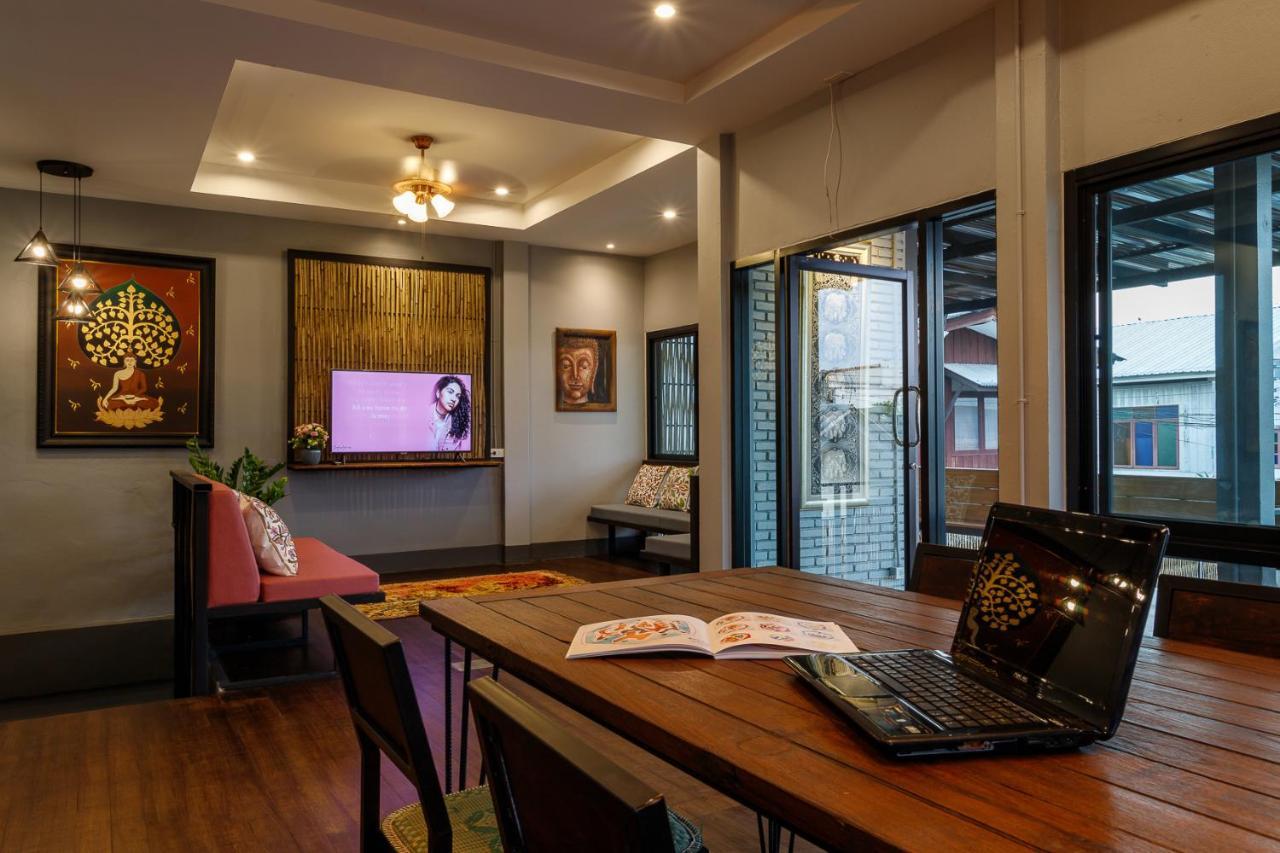 Hostel One Art And Gallery Чиангмай Екстериор снимка