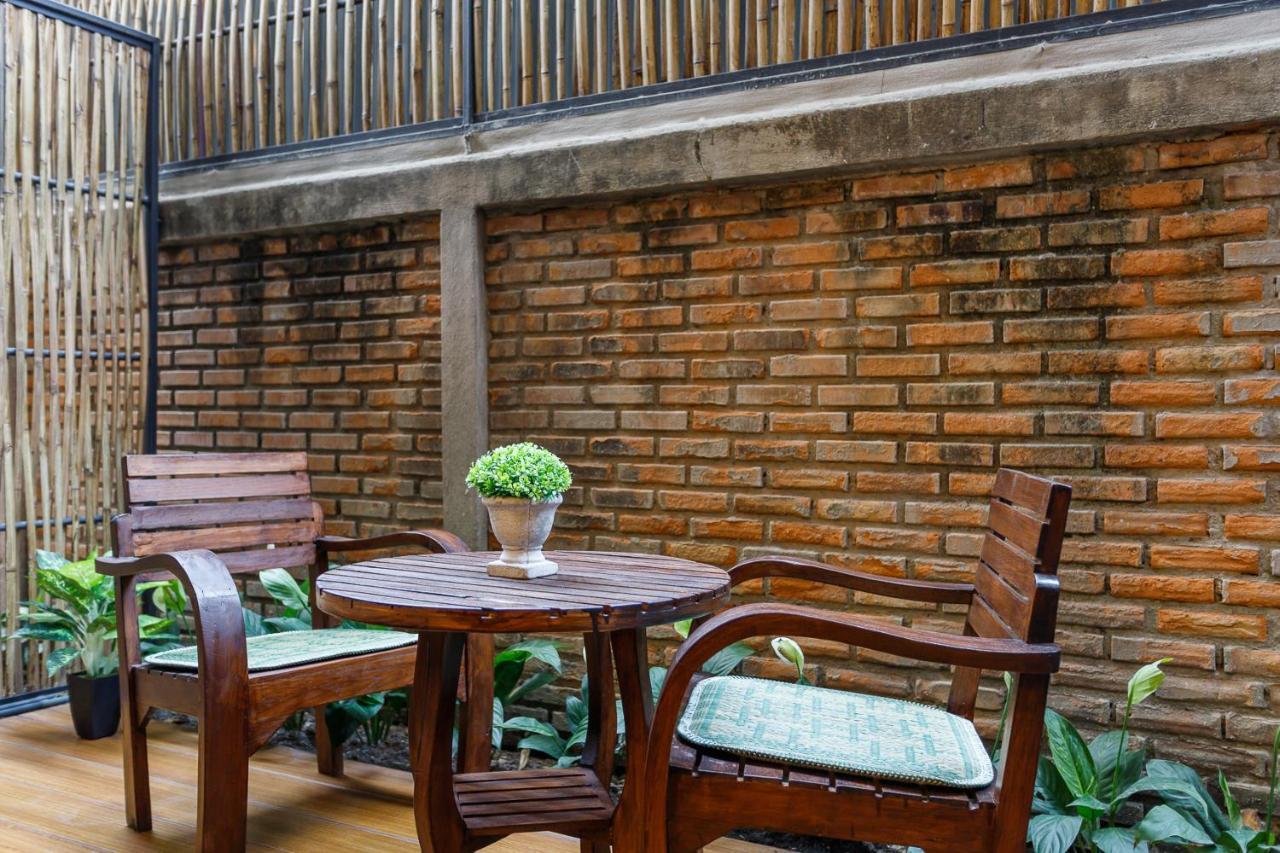 Hostel One Art And Gallery Чиангмай Екстериор снимка