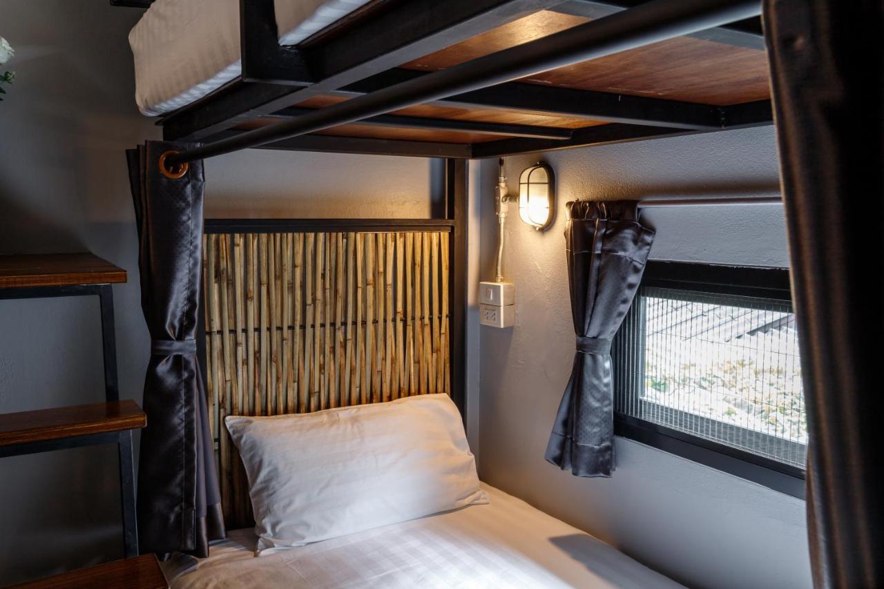 Hostel One Art And Gallery Чиангмай Екстериор снимка